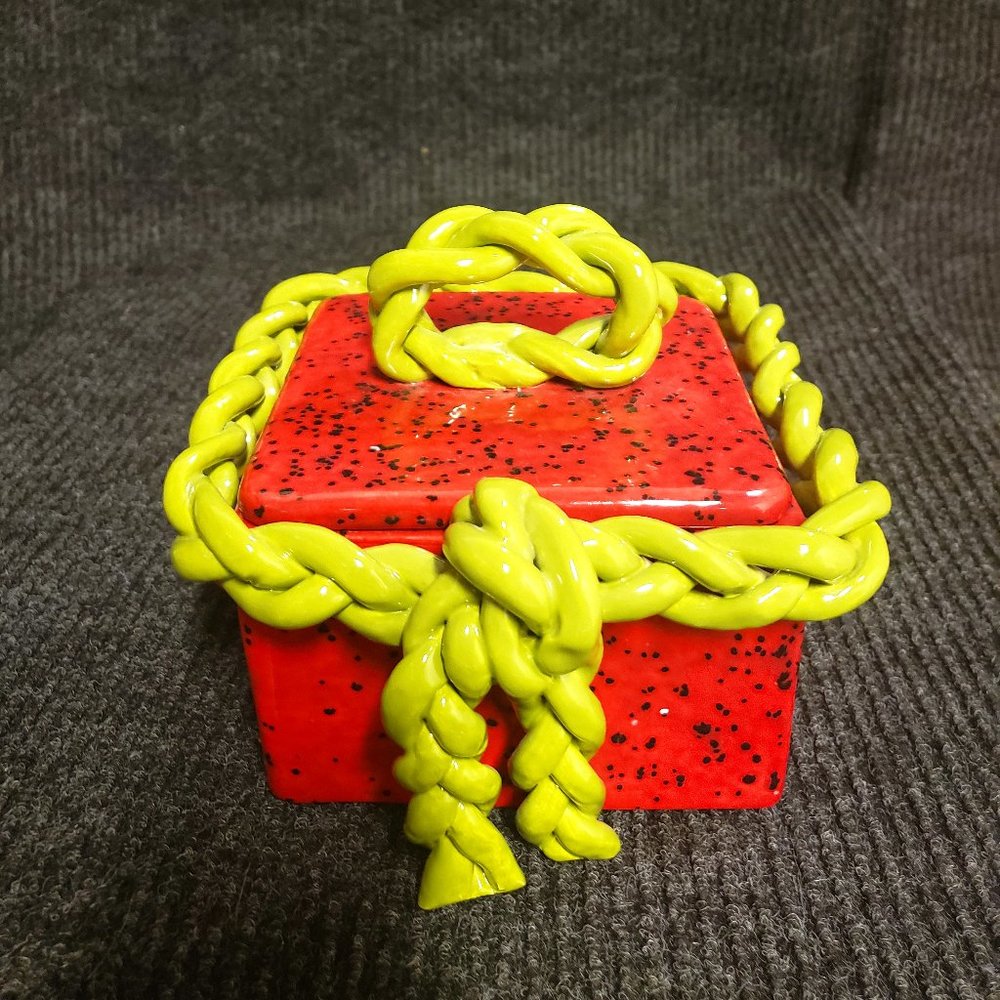 NWT- Ceramic Gift Box- Hand Made By Artist Giesla Pfedekamper